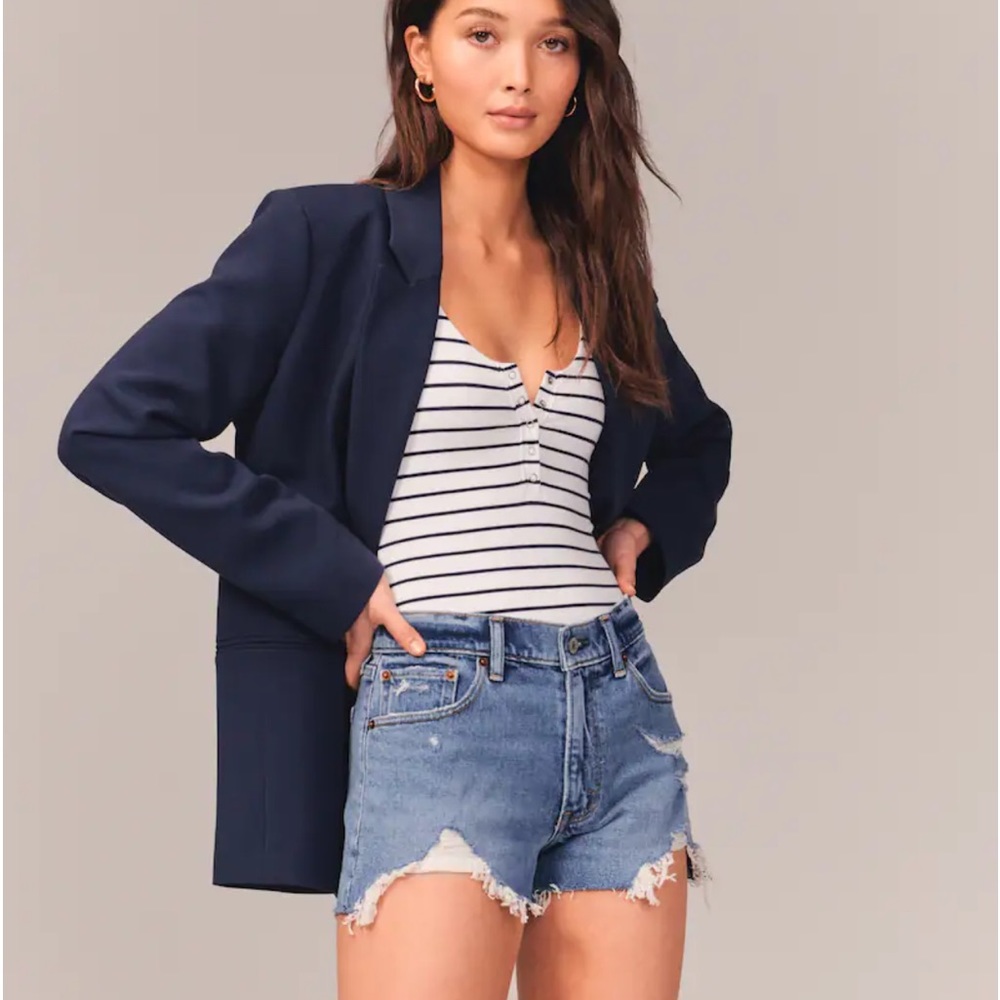 Mid Rise mom shorts - Picture 2 of 6